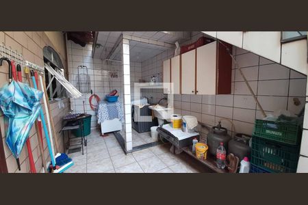 Casa à venda com 284m², 6 quartos e 3 vagas Casa à venda com 284m², 6 quartos e 3 vagasÁrea de Serviço