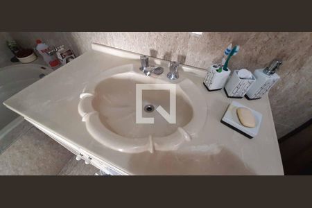 Casa à venda com 284m², 6 quartos e 3 vagas Casa à venda com 284m², 6 quartos e 3 vagasBanheiro da Suíte