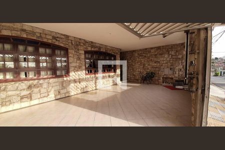 Casa à venda com 284m², 6 quartos e 3 vagas Casa à venda com 284m², 6 quartos e 3 vagasGaragem