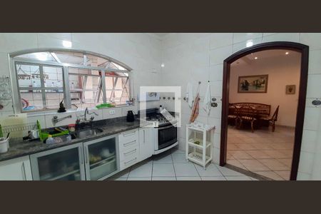 Casa à venda com 284m², 6 quartos e 3 vagas Casa à venda com 284m², 6 quartos e 3 vagasCozinha