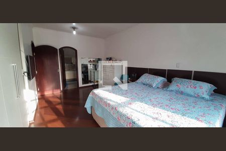 Casa à venda com 284m², 6 quartos e 3 vagas Casa à venda com 284m², 6 quartos e 3 vagasSuíte