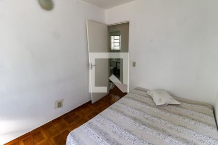 Quarto 1 de apartamento para alugar com 2 quartos, 54m² em Parque Pinheiros, Taboão da Serra