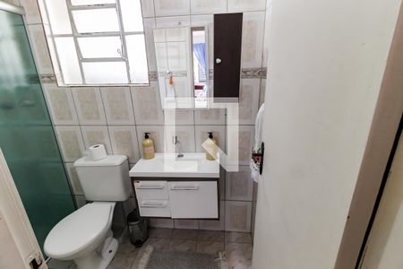 Banheiro de apartamento para alugar com 2 quartos, 54m² em Parque Pinheiros, Taboão da Serra