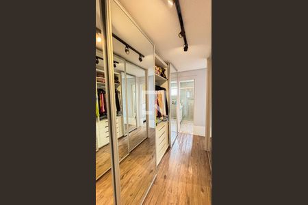 Apartamento à venda com 177m², 3 quartos e 3 vagas Apartamento à venda com 177m², 3 quartos e 3 vagasCloset