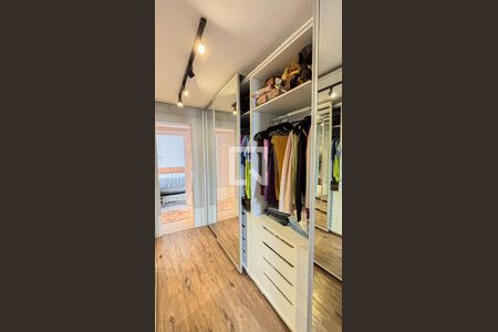 Apartamento à venda com 177m², 3 quartos e 3 vagas Apartamento à venda com 177m², 3 quartos e 3 vagasCloset