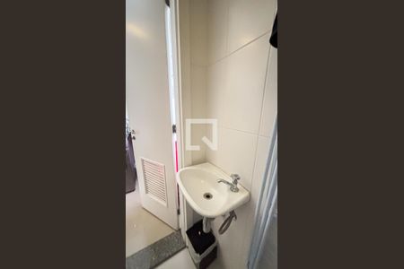 Apartamento à venda com 177m², 3 quartos e 3 vagas Apartamento à venda com 177m², 3 quartos e 3 vagasÁrea de Serviço - Banheiro