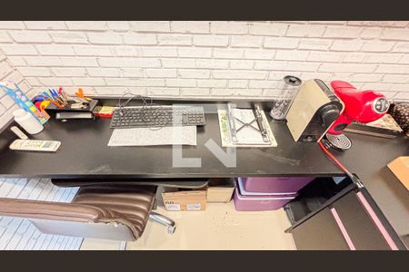 Apartamento à venda com 177m², 3 quartos e 3 vagas Apartamento à venda com 177m², 3 quartos e 3 vagasEscritório