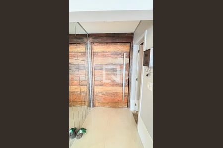 Apartamento à venda com 177m², 3 quartos e 3 vagas Apartamento à venda com 177m², 3 quartos e 3 vagasEntrada
