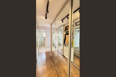 Apartamento à venda com 177m², 3 quartos e 3 vagas Apartamento à venda com 177m², 3 quartos e 3 vagasCloset