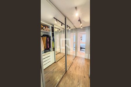 Apartamento à venda com 177m², 3 quartos e 3 vagas Apartamento à venda com 177m², 3 quartos e 3 vagasCloset