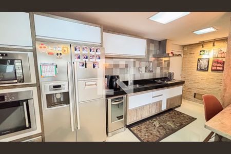 Apartamento à venda com 177m², 3 quartos e 3 vagas Apartamento à venda com 177m², 3 quartos e 3 vagasCozinha
