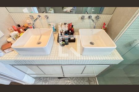 Apartamento à venda com 177m², 3 quartos e 3 vagas Apartamento à venda com 177m², 3 quartos e 3 vagasBanheiro da Suíte