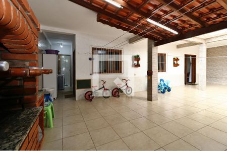 Casa à venda com 180m², 3 quartos e 2 vagasÁrea Social - Churrasqueira
