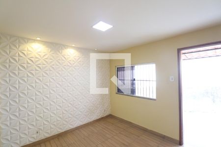 Sala de casa para alugar com 2 quartos, 55m² em Mutondo, São Gonçalo