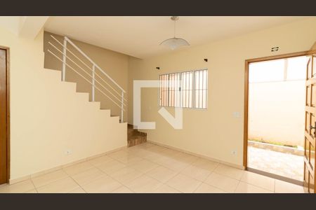 Sala de casa para alugar com 2 quartos, 65m² em Jardim São Nicolau, São Paulo