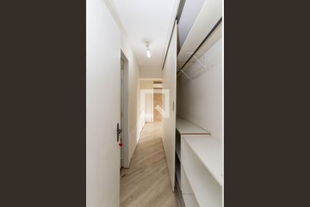 Closet da suíte de apartamento à venda com 2 quartos, 75m² em Vila Rosalia, Guarulhos