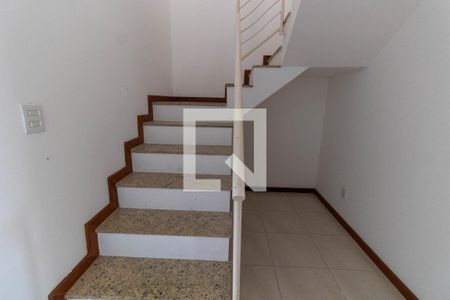 Escada de casa à venda com 3 quartos, 170m² em Engenho do Mato, 
