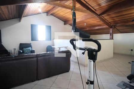 Casa à venda com 320m², 4 quartos e 4 vagasAcademia 