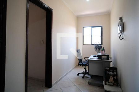 Casa à venda com 320m², 4 quartos e 4 vagasEscritório