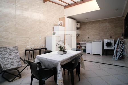 Casa à venda com 320m², 4 quartos e 4 vagasÁrea de serviço 