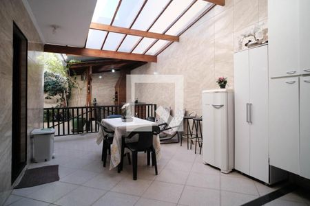 Casa à venda com 320m², 4 quartos e 4 vagasÁrea de serviço 