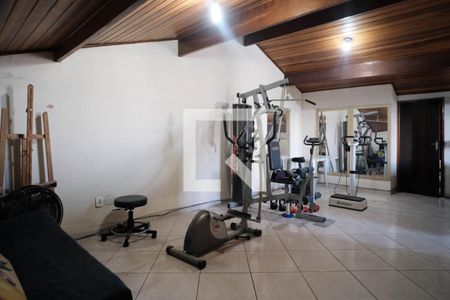 Casa à venda com 320m², 4 quartos e 4 vagasAcademia 