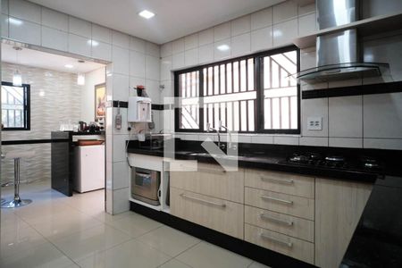 Casa à venda com 320m², 4 quartos e 4 vagasCozinha 