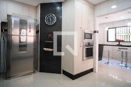 Casa à venda com 320m², 4 quartos e 4 vagasCozinha 