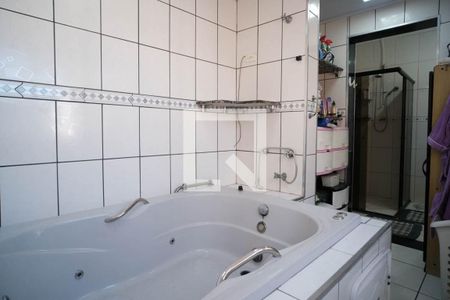 Casa à venda com 320m², 4 quartos e 4 vagasBanheiro