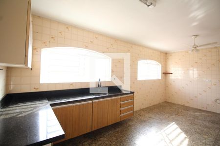 Casa à venda com 300m², 5 quartos e 3 vagasCozinha