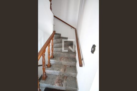 Casa à venda com 300m², 5 quartos e 3 vagasEscada