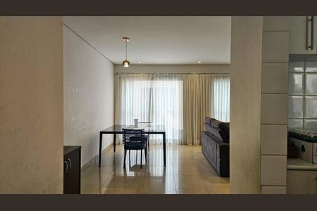 Sala de casa de condomínio para alugar com 3 quartos, 115m² em Vila Sofia, São Paulo