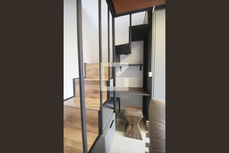 Apartamento à venda com 25m², 1 quarto e sem vagaEscada acesso quarto
