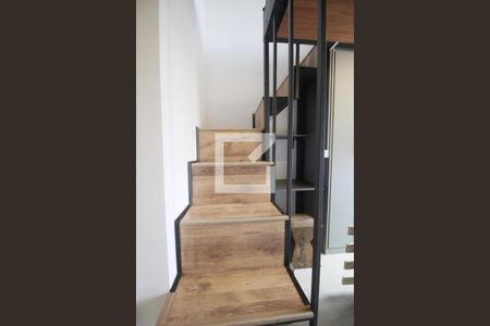 Apartamento à venda com 25m², 1 quarto e sem vagaEscada acesso quarto