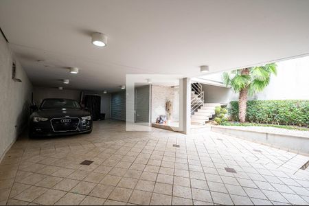 Garagem de casa à venda com 4 quartos, 600m² em Planalto Paulista, São Paulo
