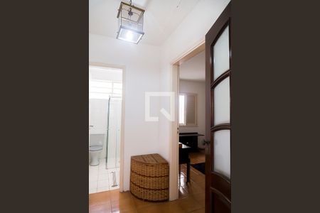 Casa à venda com 326m², 3 quartos e 3 vagasCorredor