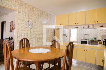 Casa à venda com 326m², 3 quartos e 3 vagasCozinha