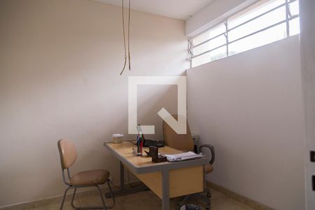 Casa à venda com 326m², 3 quartos e 3 vagasEscritório