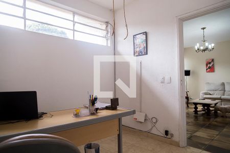 Casa à venda com 326m², 3 quartos e 3 vagasEscritório