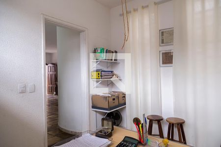 Casa à venda com 326m², 3 quartos e 3 vagasEscritório