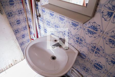 Casa à venda com 326m², 3 quartos e 3 vagasBanheiro de Serviço - Pia