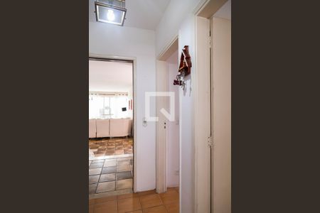 Casa à venda com 326m², 3 quartos e 3 vagasCorredor