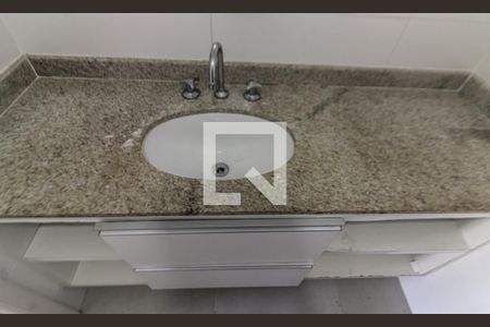 Apartamento à venda com 70m², 2 quartos e 2 vagasSuíte - Banheiro