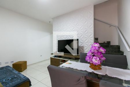 Sala de casa de condomínio à venda com 2 quartos, 65m² em Jardim Itapemirim, São Paulo