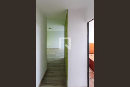 Corredor de apartamento para alugar com 3 quartos, 80m² em Jardim Independência, São Paulo