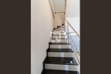 Casa à venda com 180m², 3 quartos e sem vagaEscada