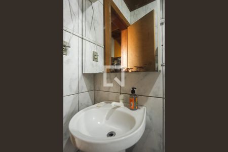 Casa à venda com 57m², 3 quartos e 2 vagas Casa à venda com 57m², 3 quartos e 2 vagasBanheiro