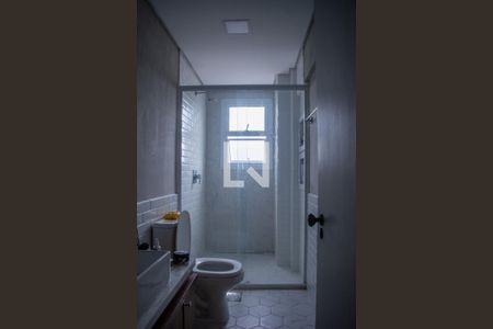 Banheiro  de apartamento à venda com 2 quartos, 76m² em Menino Deus, Porto Alegre