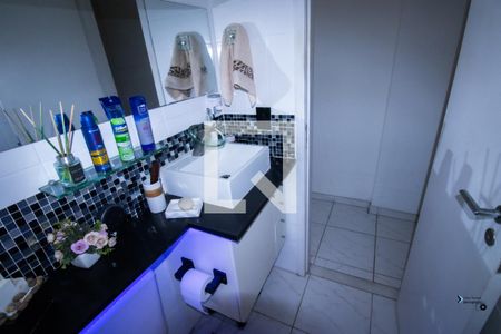 Apartamento à venda com 48m², 2 quartos e 1 vaga Apartamento à venda com 48m², 2 quartos e 1 vagaBanheiro