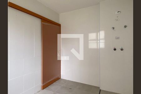 Banheiro de apartamento à venda com 1 quarto, 43m² em Morro Santana, Porto Alegre